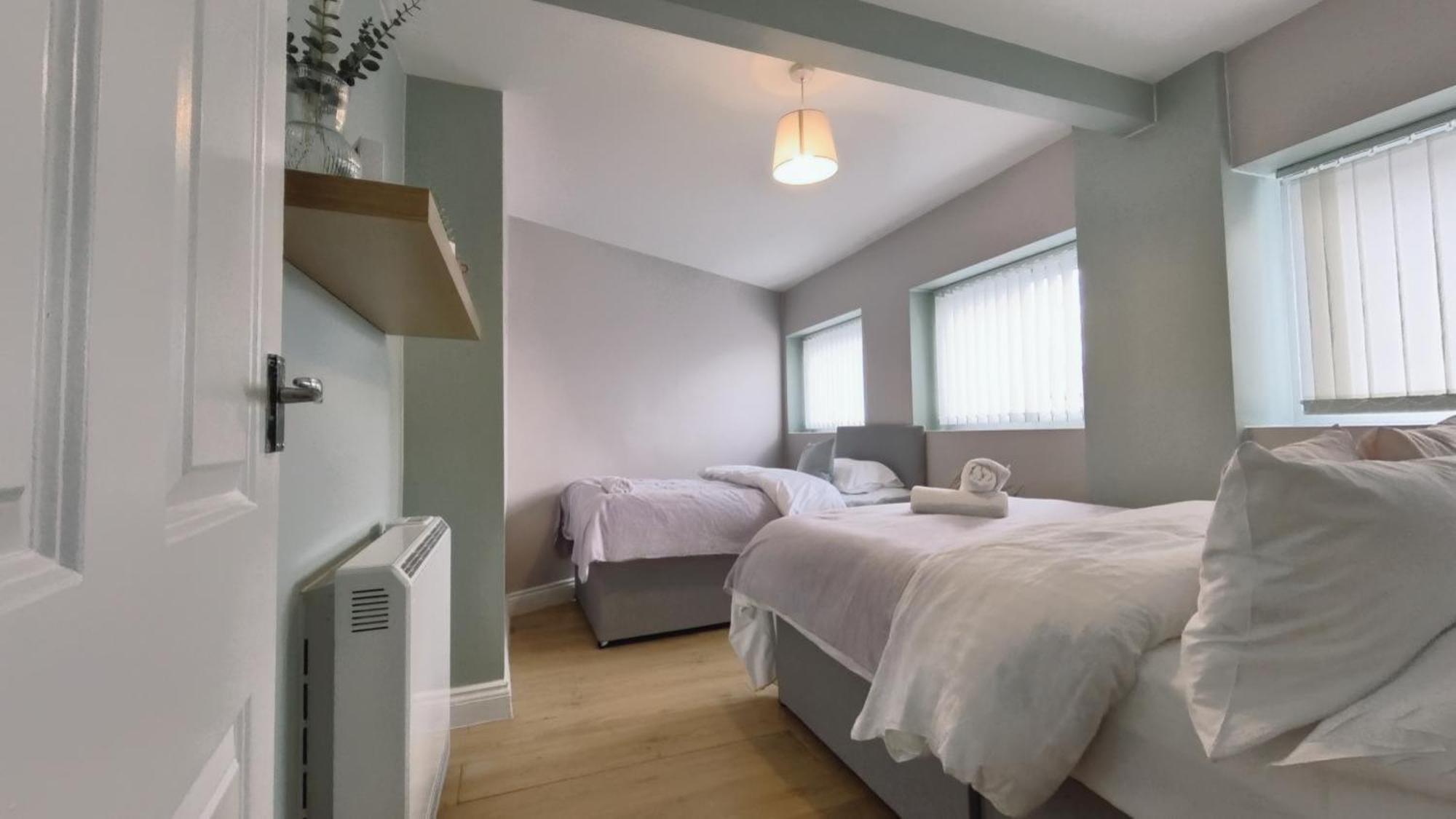 Group Bookings: Up To 30 Guests Across 5 Spacious Flats! Keyless Access Free Wifi & Parking Бирмингам Екстериор снимка