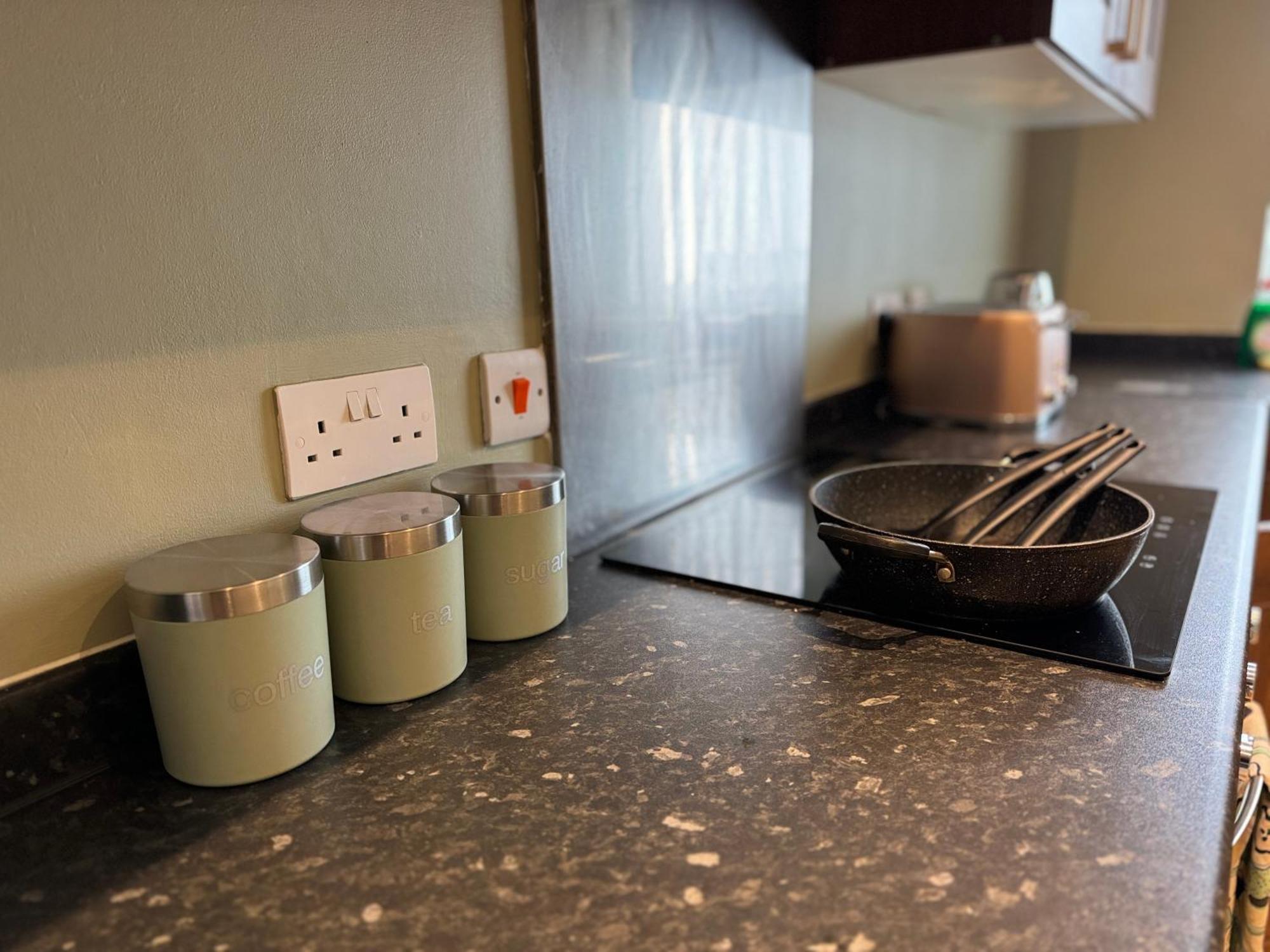 Group Bookings: Up To 30 Guests Across 5 Spacious Flats! Keyless Access Free Wifi & Parking Бирмингам Екстериор снимка
