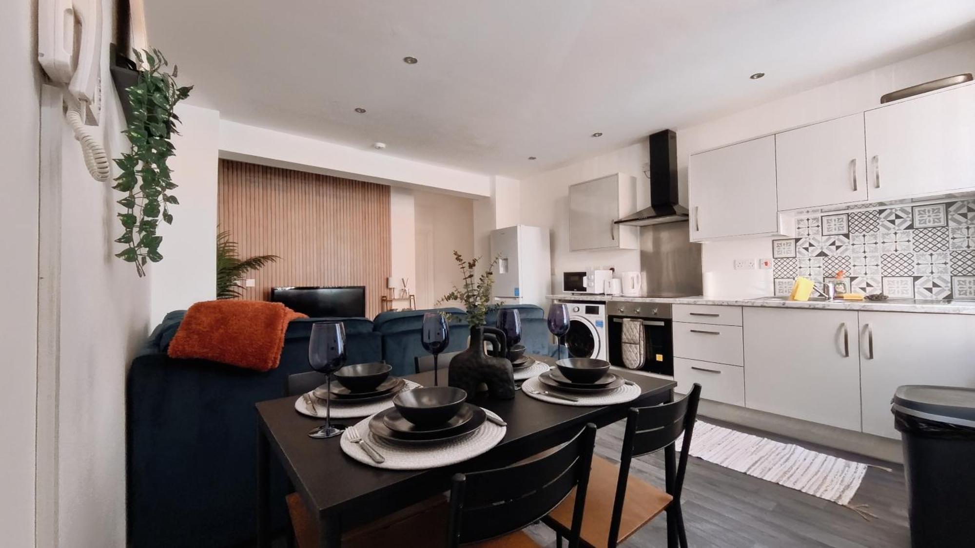 Group Bookings: Up To 30 Guests Across 5 Spacious Flats! Keyless Access Free Wifi & Parking Бирмингам Екстериор снимка