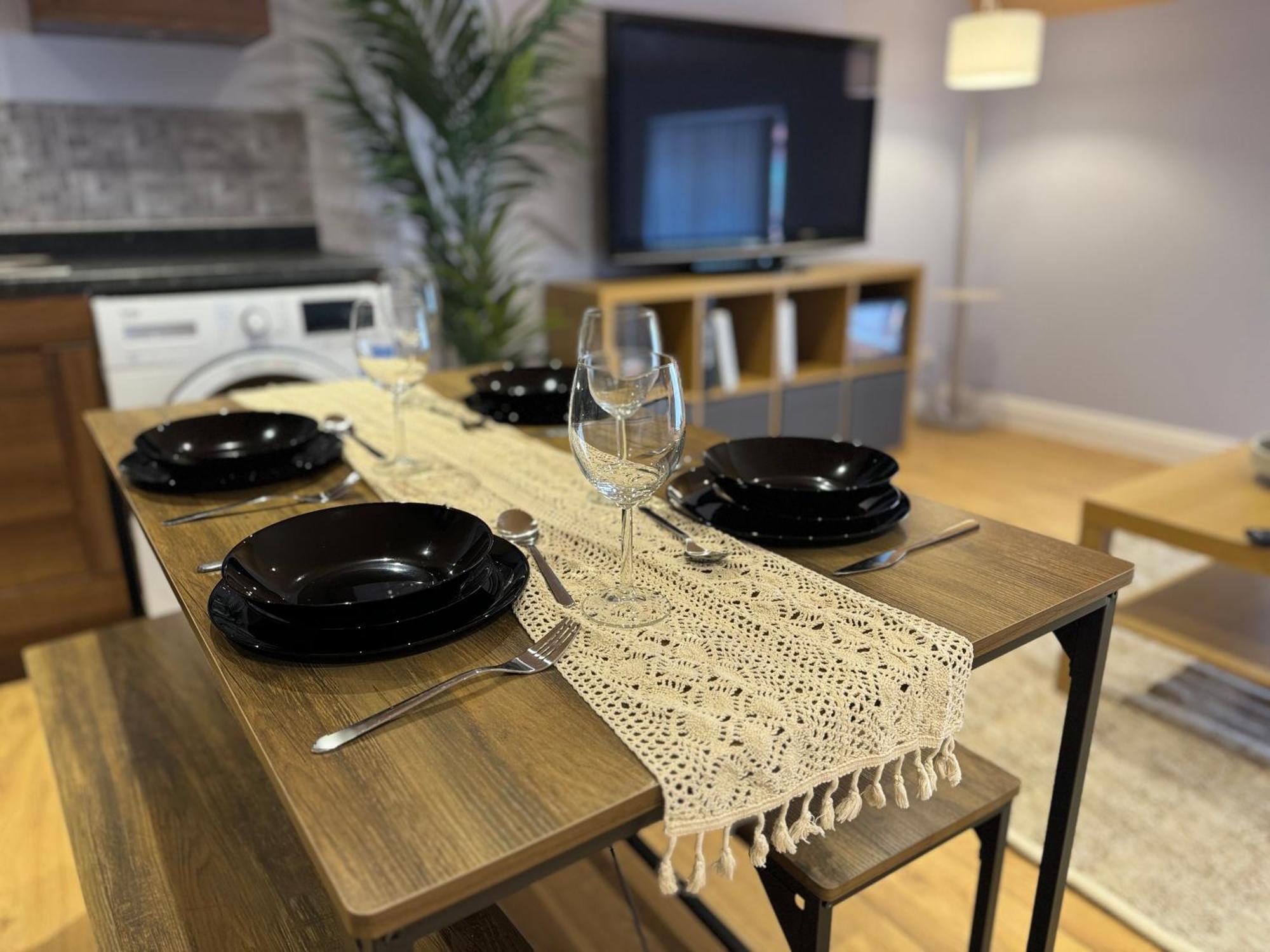 Group Bookings: Up To 30 Guests Across 5 Spacious Flats! Keyless Access Free Wifi & Parking Бирмингам Екстериор снимка