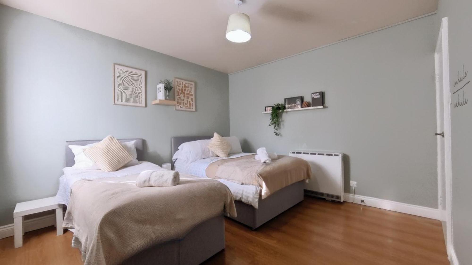 Group Bookings: Up To 30 Guests Across 5 Spacious Flats! Keyless Access Free Wifi & Parking Бирмингам Екстериор снимка