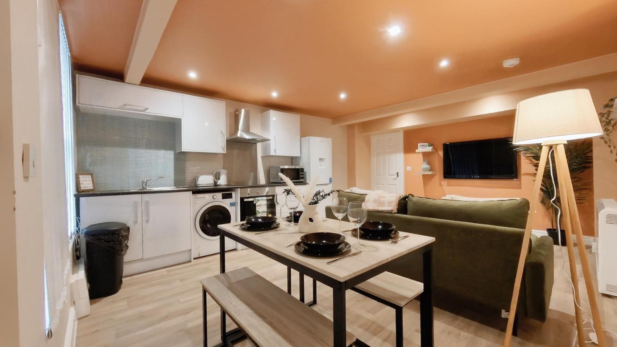 Group Bookings: Up To 30 Guests Across 5 Spacious Flats! Keyless Access Free Wifi & Parking Бирмингам Екстериор снимка