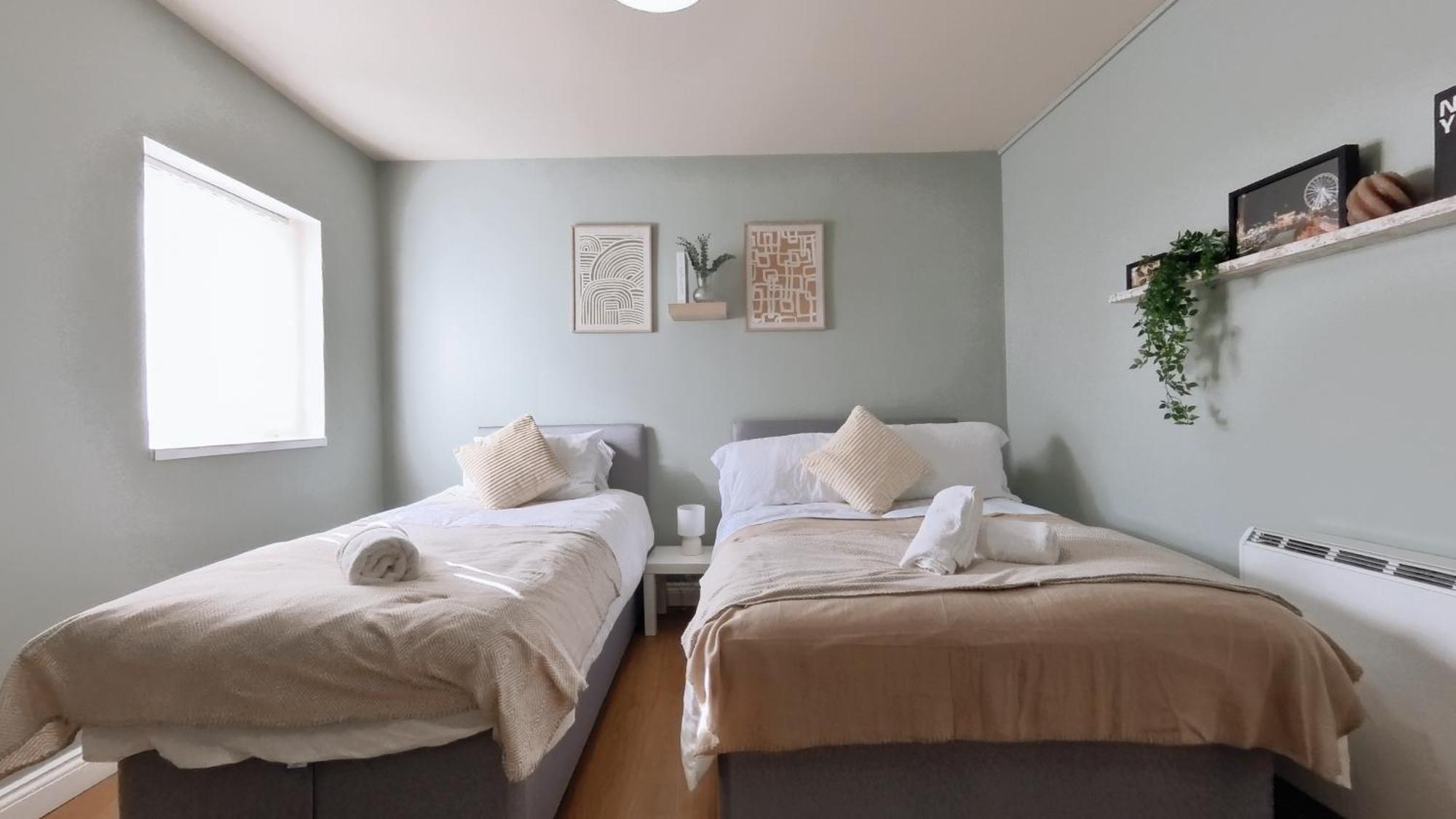 Group Bookings: Up To 30 Guests Across 5 Spacious Flats! Keyless Access Free Wifi & Parking Бирмингам Екстериор снимка